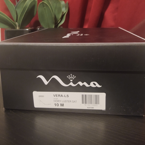 LIKE NEW😃Nina Vera Rhinestone Ankle Strap Lustersatin Sandals (Ivory) - Picture 15 of 16